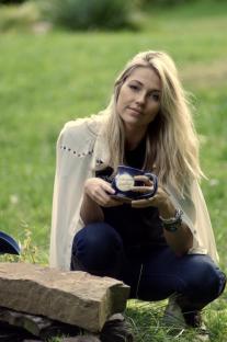 Claudia-Hoyser-Girl-in-the-Hat